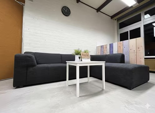 Donkergrijze hoekbank – minimalistisch comfort – €325 Roos Repose