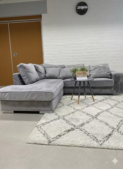 Luxe Ruime Grijze Hoekbank Met Sier Kussens Roos Repose