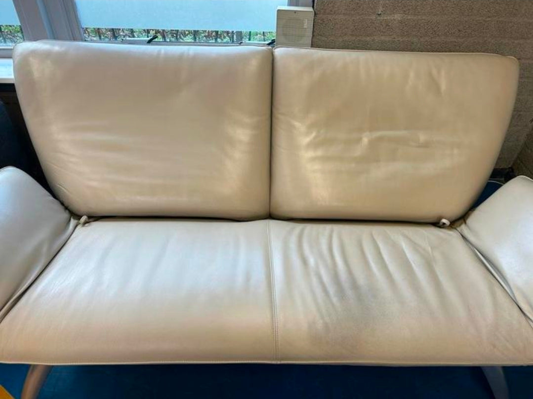 Luxe Leolux Beige Tango bank en tafel