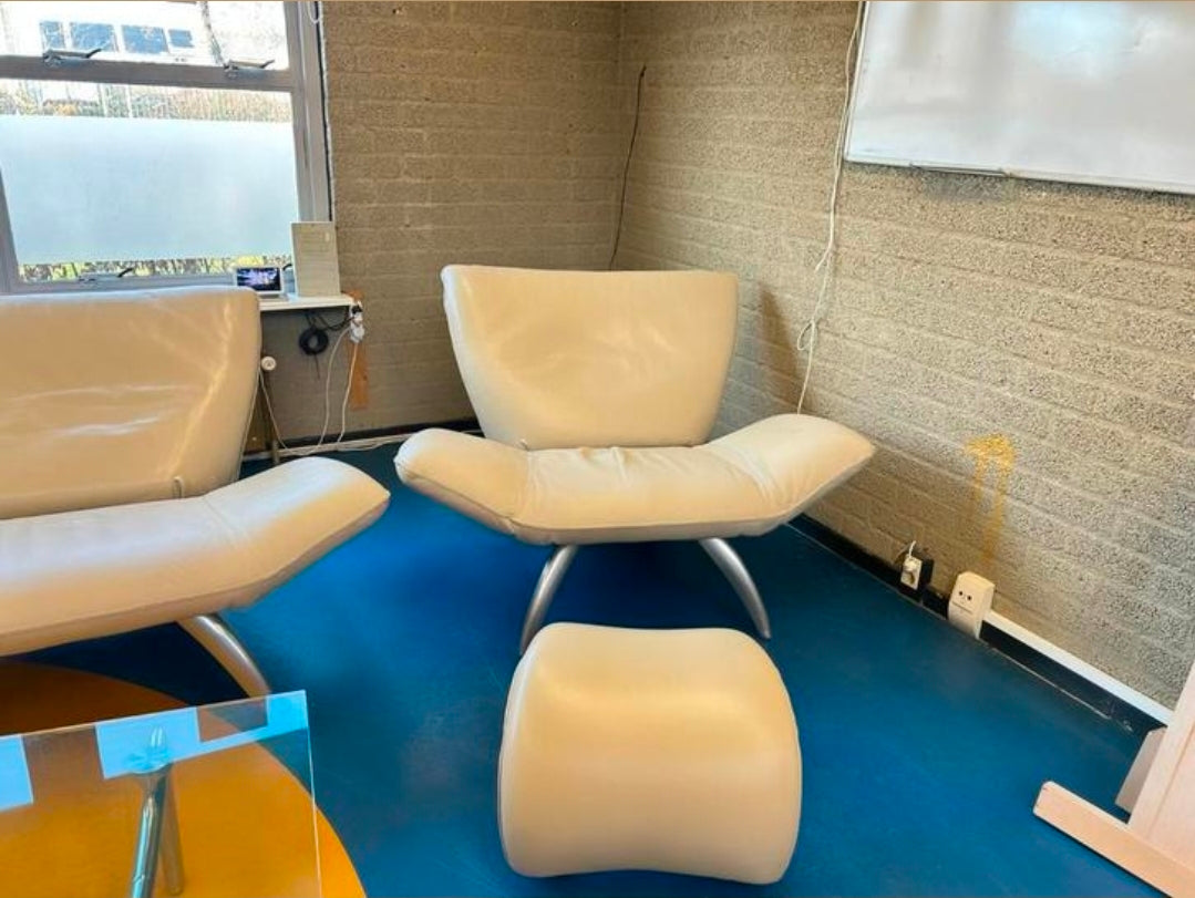 Luxe Leolux Beige Tango bank en tafel