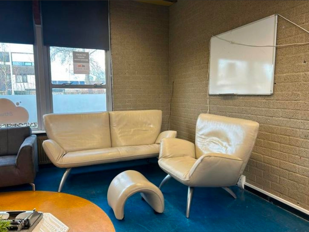 Luxe Leolux Beige Tango bank en tafel